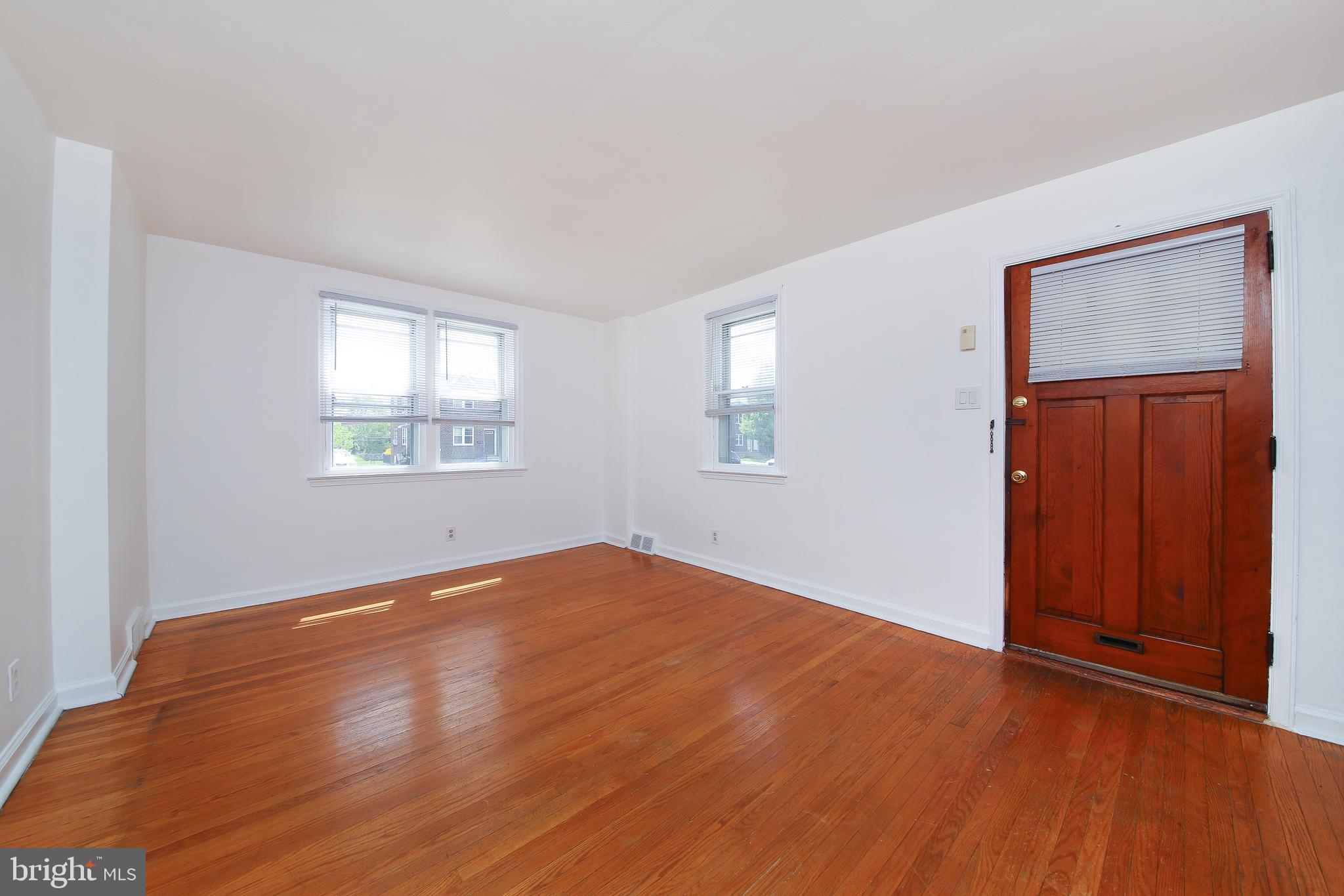 7236 Dungan Road Philadelphia, PA 19111 - Photo 5 of 22 First Floor Living Space