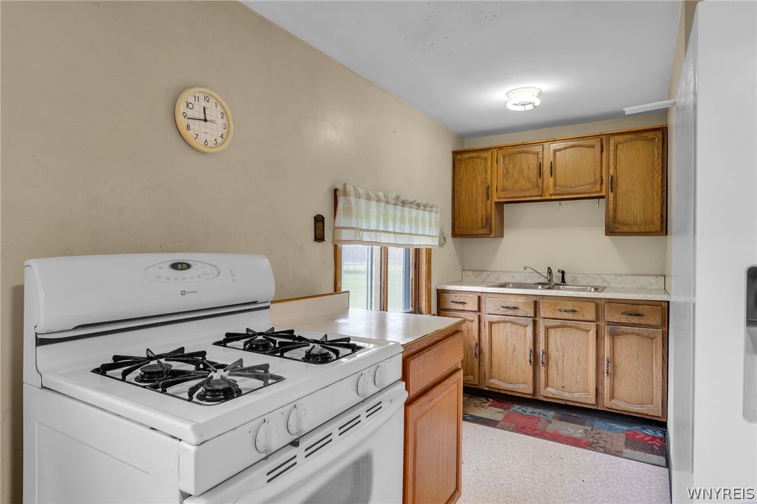 994 Ridge Road Lewiston, NY 14092 - Photo 16 of 48