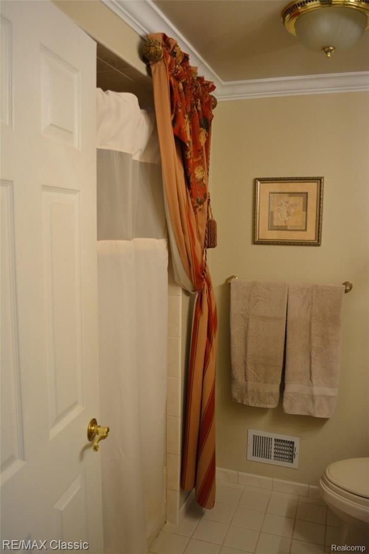 22258 Taft Road Northville, MI 48167 - Photo 20 of 22 Full Bath.jpg