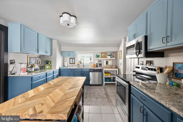 $489,900 | 319 Marshall Avenue, Colonial Beach, VA 22443