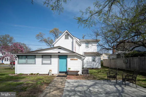 $489,900 | 319 Marshall Avenue, Colonial Beach, VA 22443