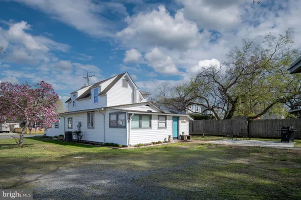 $489,900 | 319 Marshall Avenue, Colonial Beach, VA 22443