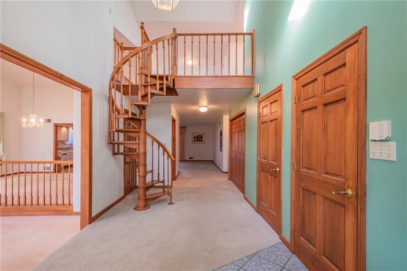925 Prospect Road Pittsburgh, PA 15227 - Photo 2 of 24 Gallery Image 2