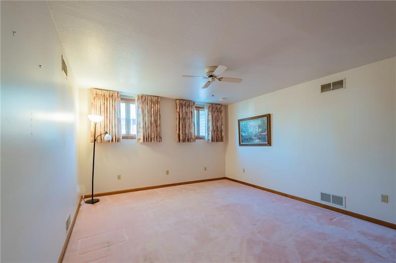 925 Prospect Road Pittsburgh, PA 15227 - Photo 14 of 24 Gallery Image 14
