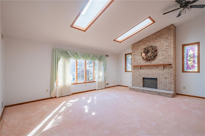 925 Prospect Road Pittsburgh, PA 15227 - Photo 3 of 24 Gallery Image 3