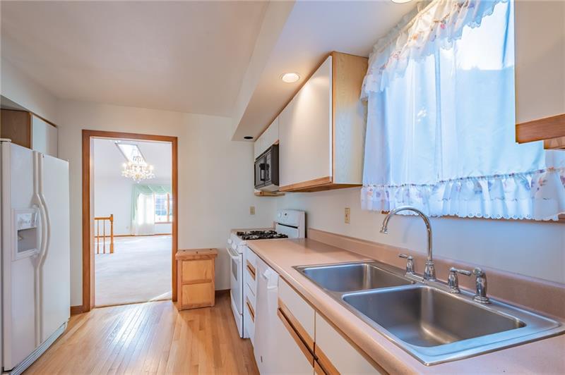 925 Prospect Road Pittsburgh, PA 15227 - Photo 7 of 24 Gallery Image 7