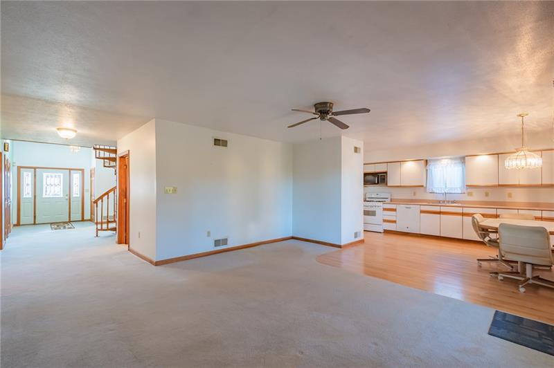 925 Prospect Road Pittsburgh, PA 15227 - Photo 9 of 24 Gallery Image 9