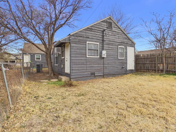 $700 | 1209-rear Southwest 20th Avenue, Amarillo, TX 79109