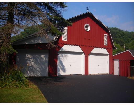 518 Otts Road New Alexandria, PA 15670 - Photo 3 of 8 Parking Lot/Garage.