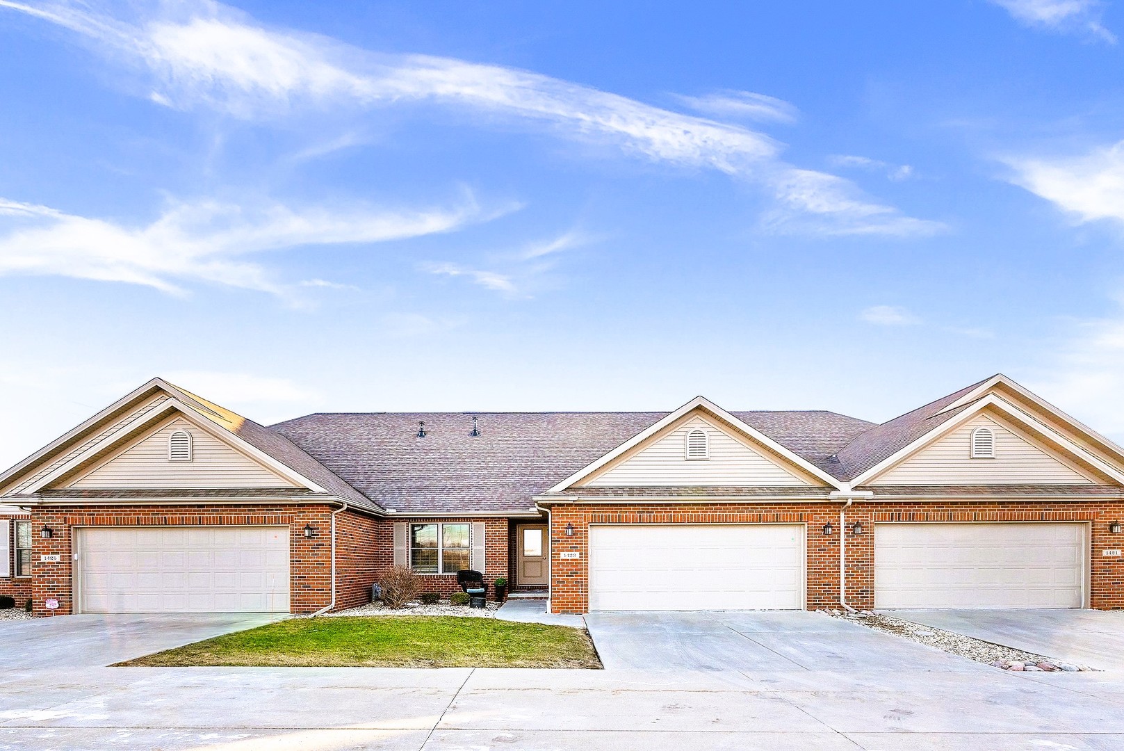 1423 Pine Forest Drive Normal, IL 61761 - Photo 3 of 45