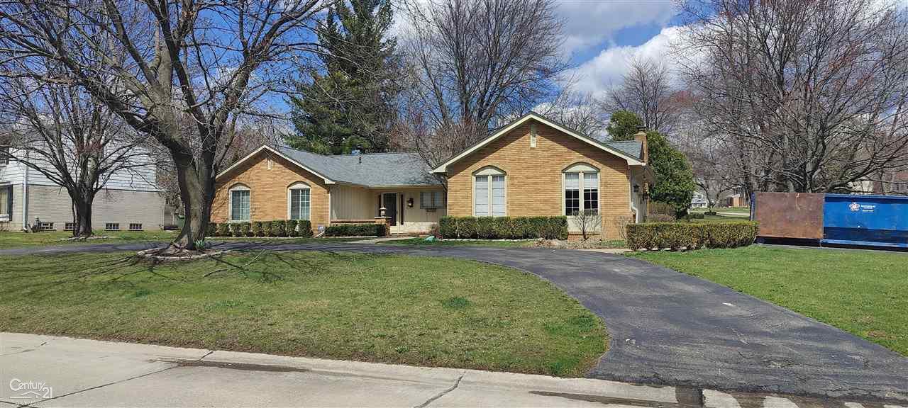 29910 High Valley Road Farmington, MI 48331 - Photo 3 of 34