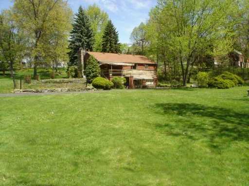 3221 Apache Road Bethel Park, PA 15241 - Photo 2 of 8 Yard/Garden.