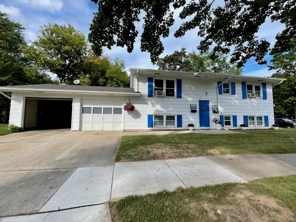 $298,000 | 1421 Ridgeway Drive, De Pere, WI 54115