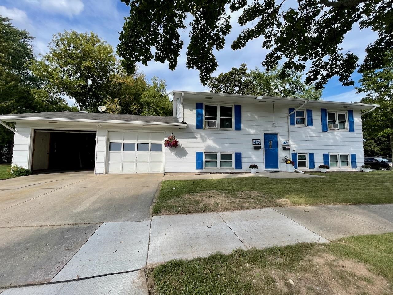 1421 Ridgeway Drive De Pere, WI 54115 - Photo 1 of 33