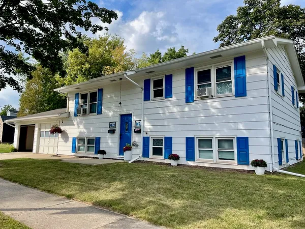 $298,000 | 1421 Ridgeway Drive, De Pere, WI 54115