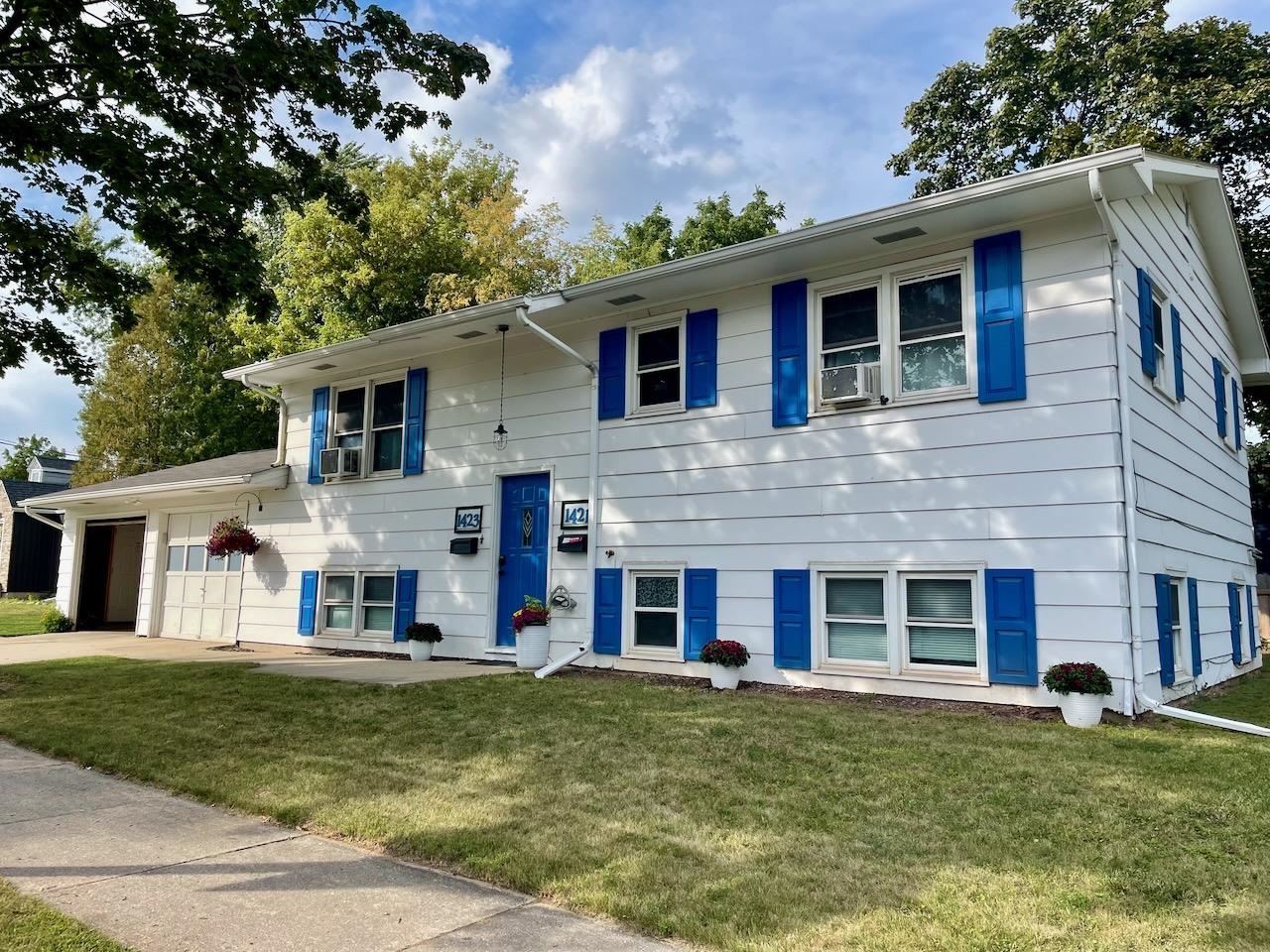 1421 Ridgeway Drive De Pere, WI 54115 - Photo 2 of 33