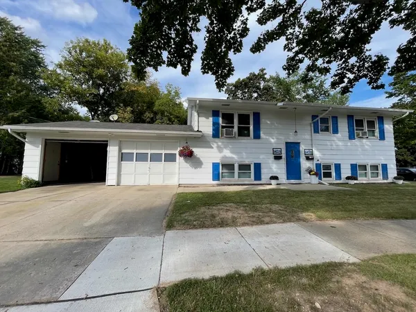 $298,000 | 1421 Ridgeway Drive, De Pere, WI 54115