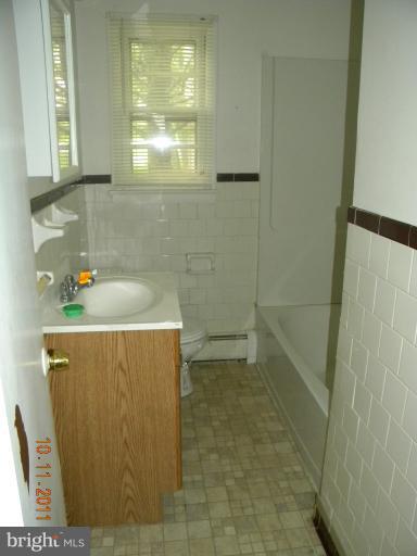 733 Stockton Road Front Royal, VA 22630 - Photo 2 of 10 Bath