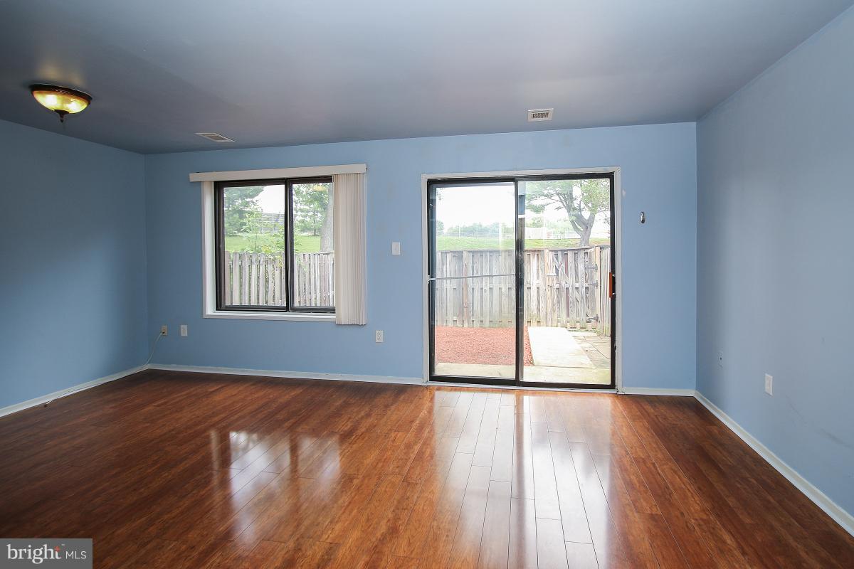 9486 Kilimanjaro Road Columbia, MD 21045 - Photo 12 of 30 Living Room