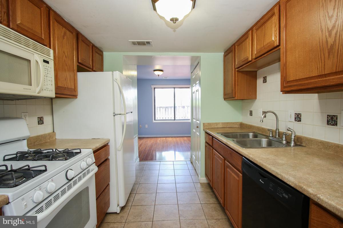9486 Kilimanjaro Road Columbia, MD 21045 - Photo 6 of 30 Kitchen