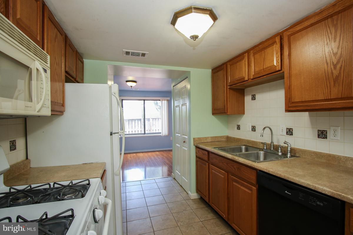9486 Kilimanjaro Road Columbia, MD 21045 - Photo 7 of 30 Kitchen