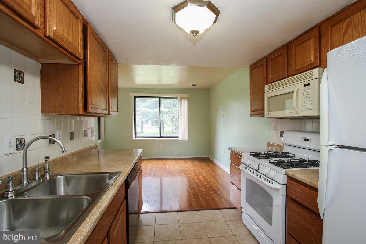 9486 Kilimanjaro Road Columbia, MD 21045 - Photo 8 of 30 Kitchen