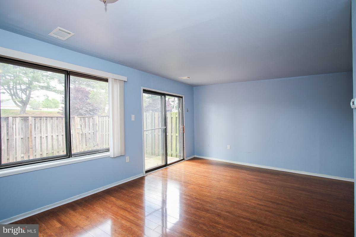 9486 Kilimanjaro Road Columbia, MD 21045 - Photo 10 of 30 Living Room