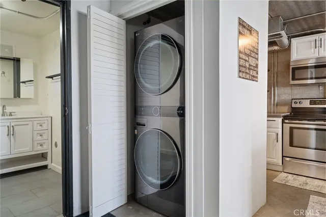 $599,000 | 834 East 4th Street, Unit H, Long Beach, CA 90802