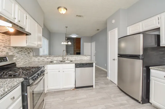 $1,800 | 1923 Longmont Circle, Missouri City, TX 77489