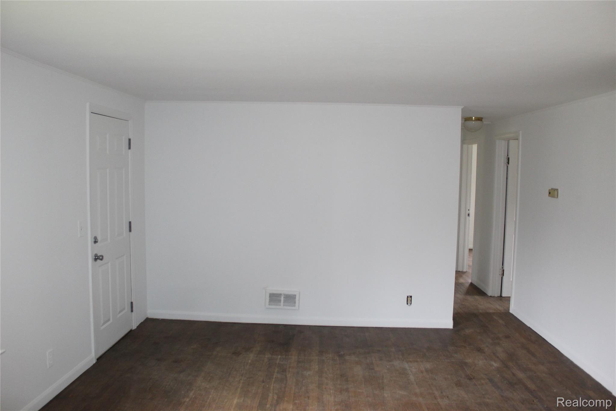8330 North Vassar Road Mount Morris, MI 48458 - Photo 10 of 26 IMG_9054.JPG