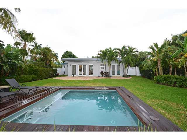 219 North Gordon Road Fort Lauderdale, FL 33301 - Photo 3 of 24 Yard/Garden