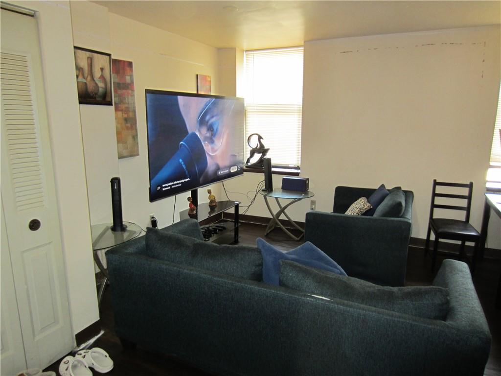 300 Helen Street McKees Rocks, PA 15136 - Photo 16 of 48