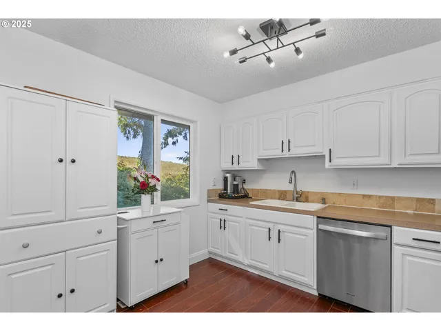 $760,000 | 1674 Fircrest Drive, Lake Oswego, OR 97034