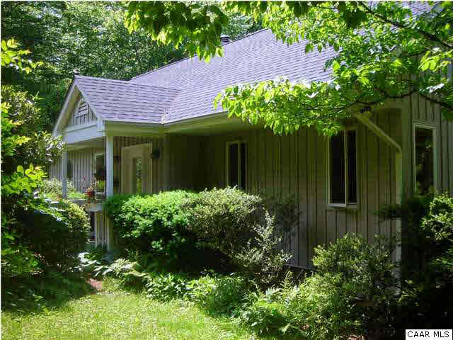 a view of a house with a small yard and plants