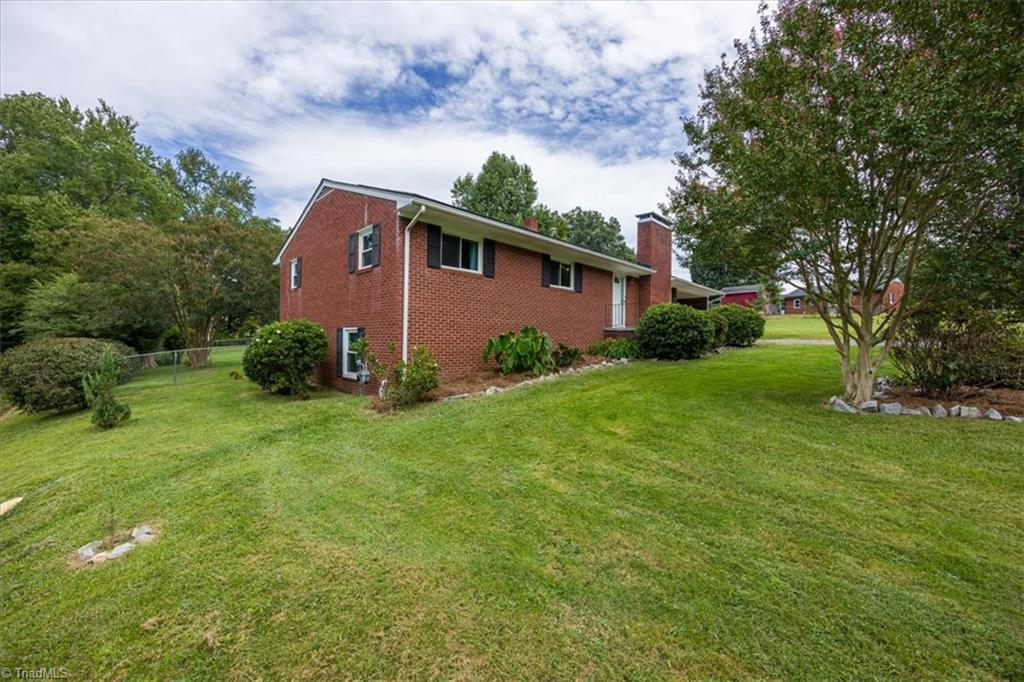349 Croomcrest Road Asheboro, NC 27205 - Photo 3 of 44 Gallery Image 3