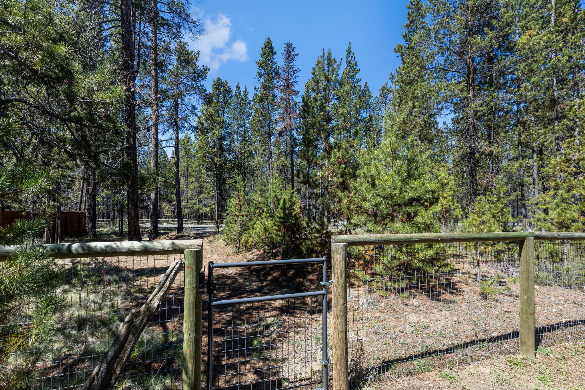 55647 Swan Road Bend, OR 97707 - Photo 25 of 33
