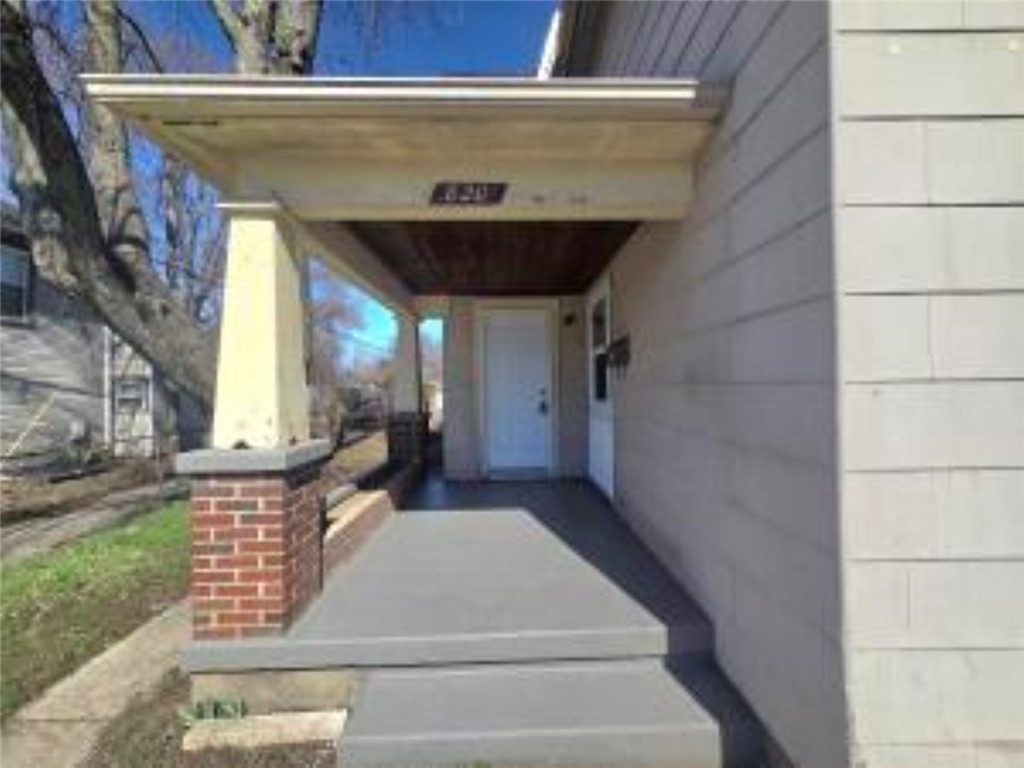 820 West North Street Springfield, OH 45504 - Photo 5 of 20 Welcome to a home featuring a charming front porch, ideal for relaxation and curb appeal.
