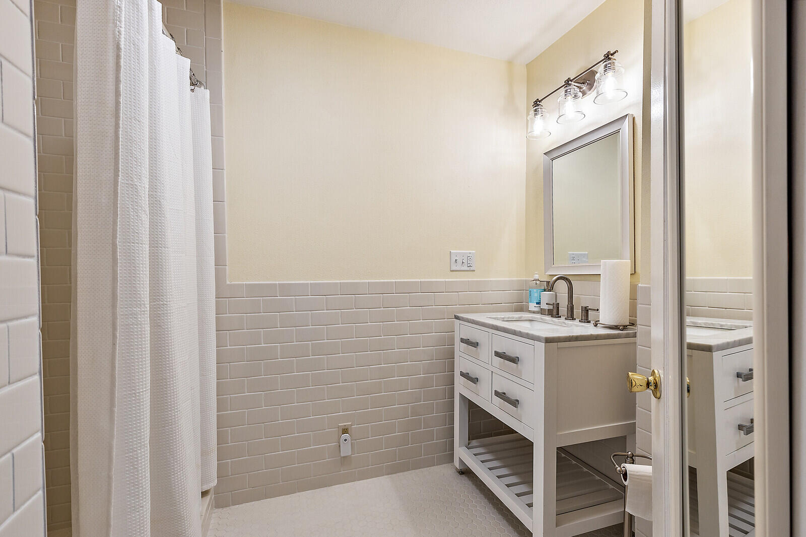 1964 Old Stage Road Central Point, OR 97502 - Photo 19 of 43 a bathroom with a sink a vanity and a mirror