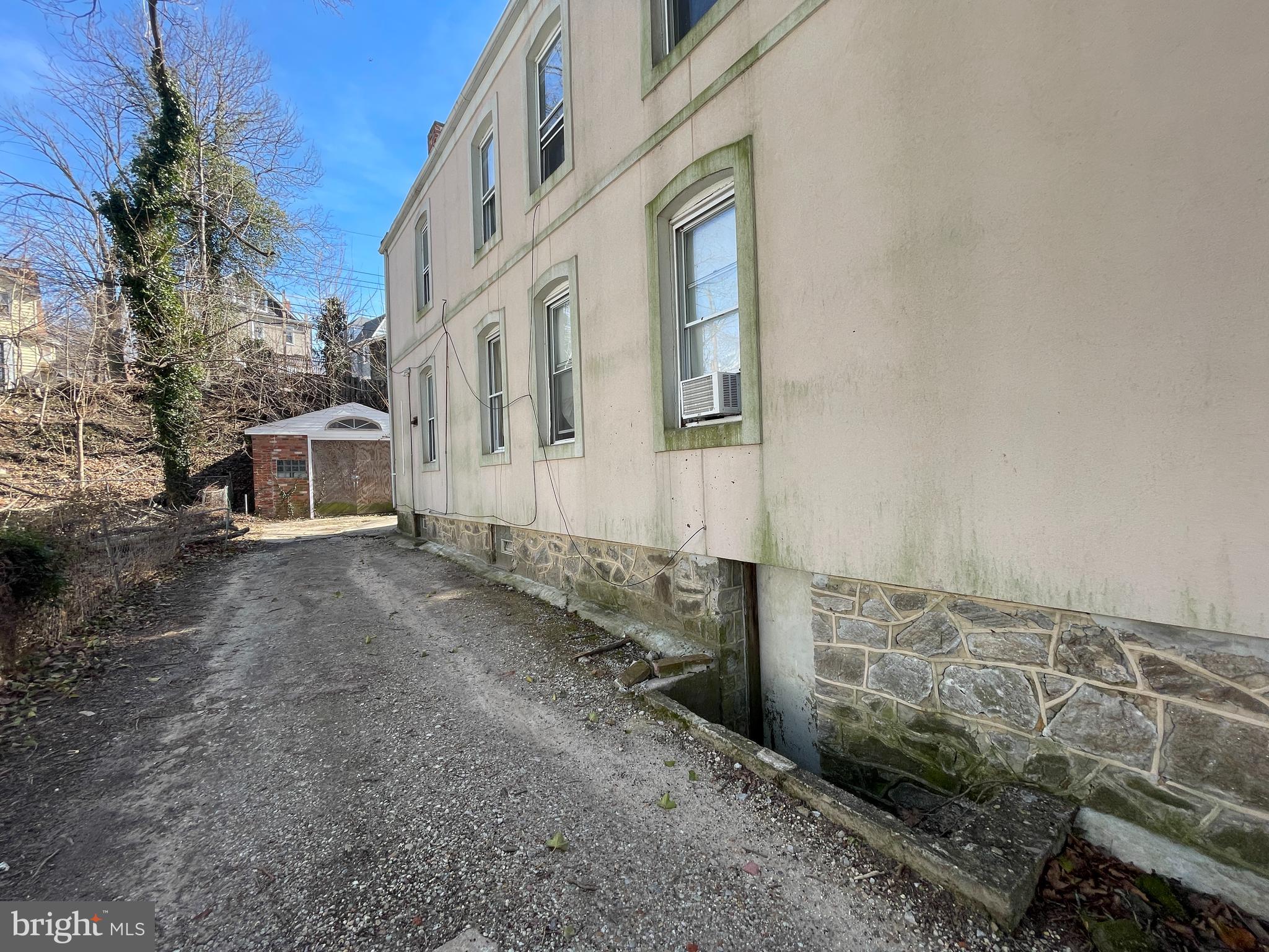 2207 Allendale Road Baltimore, MD 21216 - Photo 3 of 32
