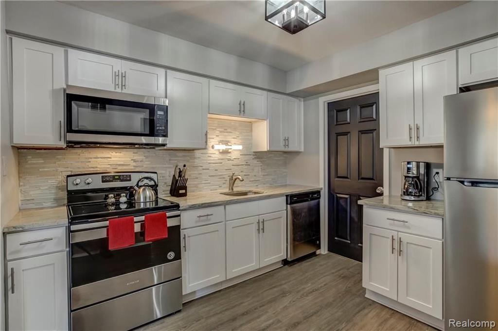 32023 West 14 Mile Road, Unit 203 Farmington, MI 48334 - Photo 5 of 13