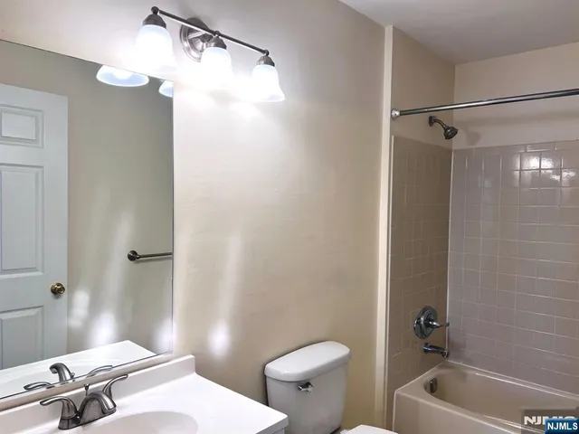 $2,800 | 656 Plum Terrace, Mahwah, NJ 07430