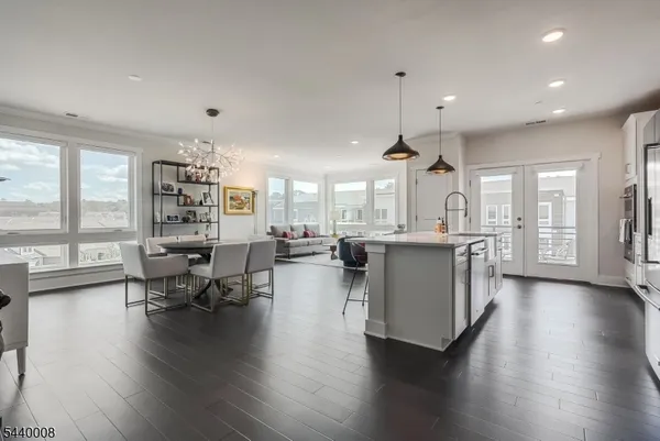$1,200,000 | 3 Vanderbilt Boulevard, Unit 402, Florham Park, NJ 07932