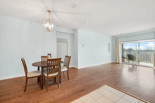 $400,000 | 2692 Stone Circle, Unit 209, Geneva, IL 60134