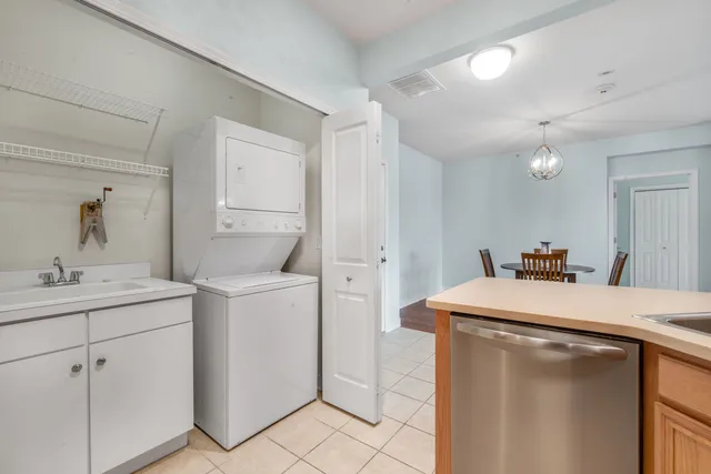 $400,000 | 2692 Stone Circle, Unit 209, Geneva, IL 60134