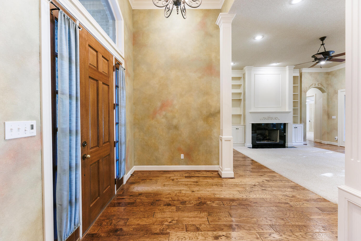 9809 Topeka Avenue Lubbock, TX 79424 - Photo 10 of 87 Entry Way