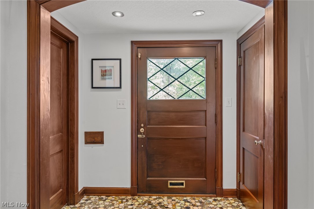 2708 Dryden Road Shaker Heights, OH 44122 - Photo 4 of 50