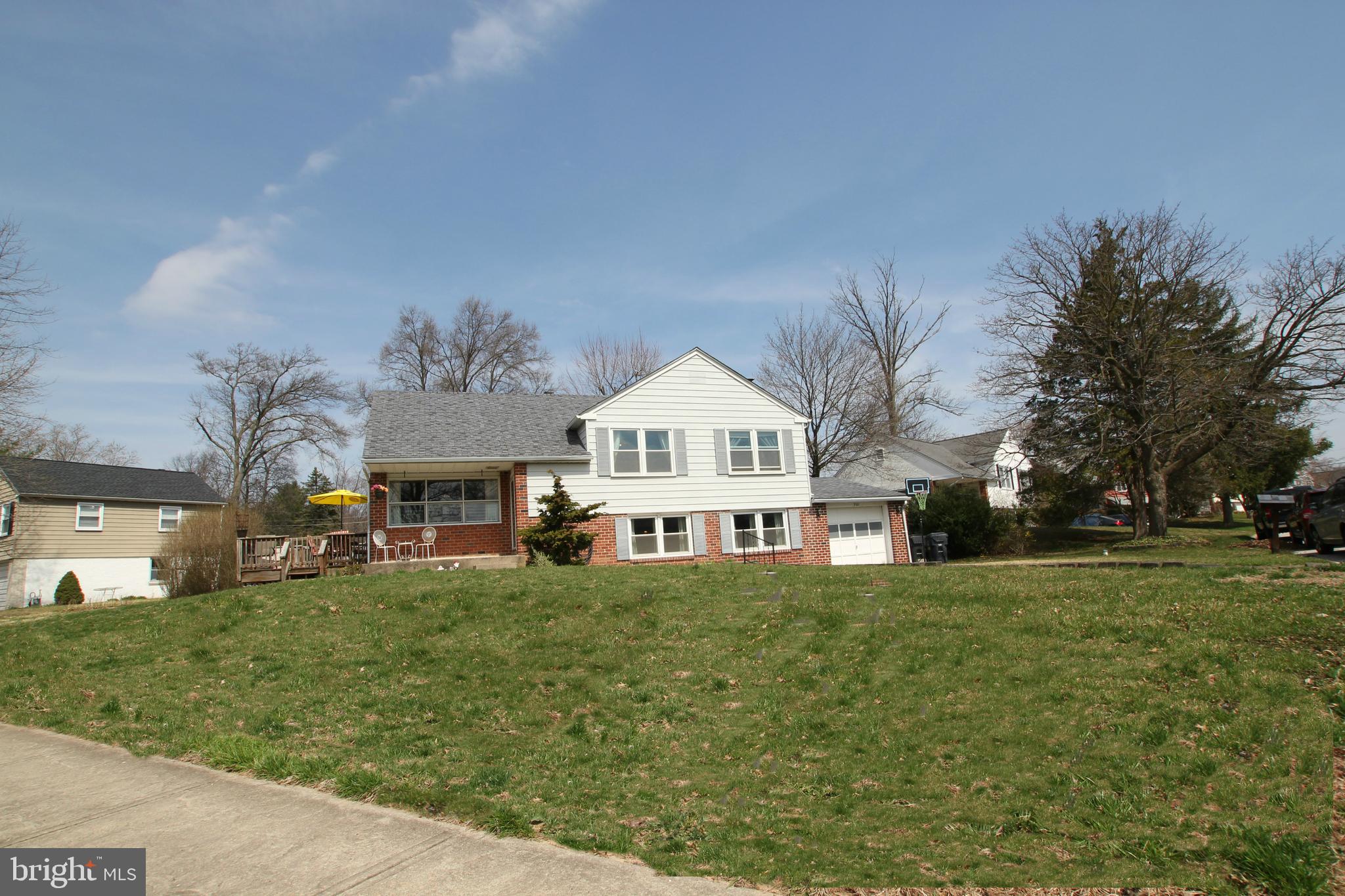 1/4 acre corner lot