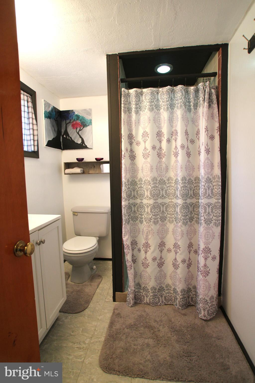 3101 Shirlene Road Norristown, PA 19403 - Photo 17 of 19 full second bathroom