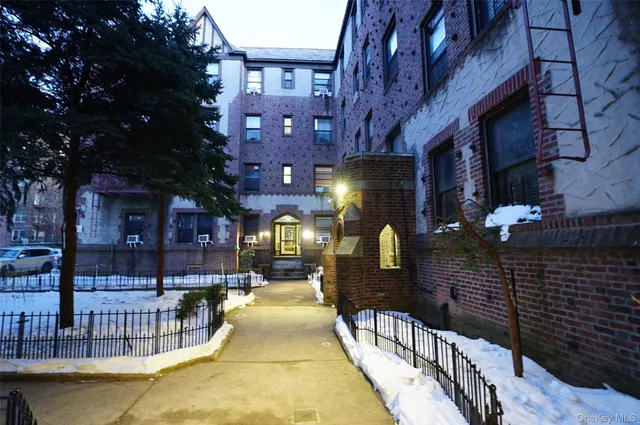 $268,000 | 61-40 Saunders Street, Unit A10 | Rego Park