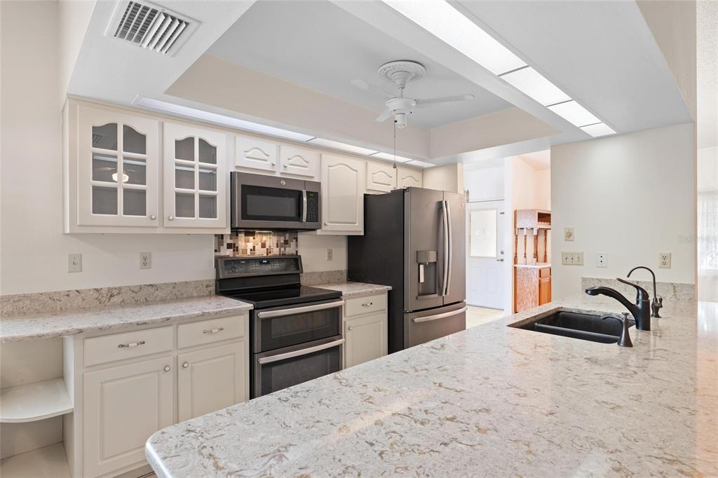 254 Timberview Drive Safety Harbor, FL 34695 - Photo 7 of 46